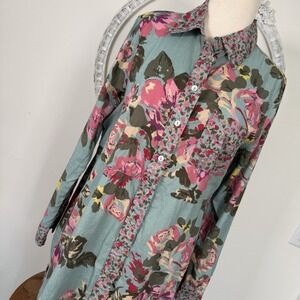 Soft Surroundings Floral Scattered Cabbage Roses Button Down Tunic Shirt Size M